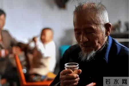 再这样吃饭，胰腺就废了！医生：吃饭不注意4点，是在给胰腺上刑