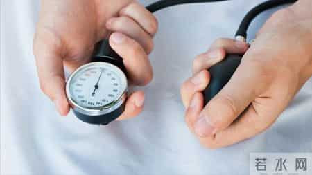 小寒过后，医生提醒高血压患者：宁可天天玩手机，也别忽视这5点