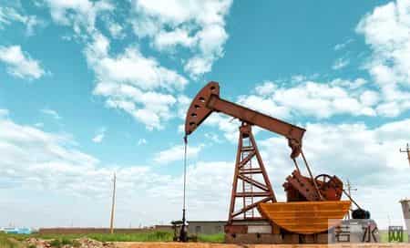 油田年终奖到位，两万转给儿子，作为他们小家的旅游资金