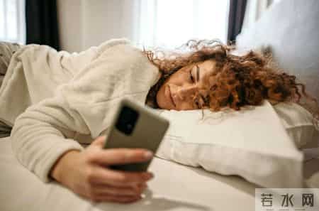 晚上十点睡觉错了？医生建议：过了55岁，睡觉要尽量做到这4点