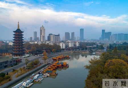 “苏大强”的养老难题，经济引擎轰鸣，退休后的出行却仍显沉重