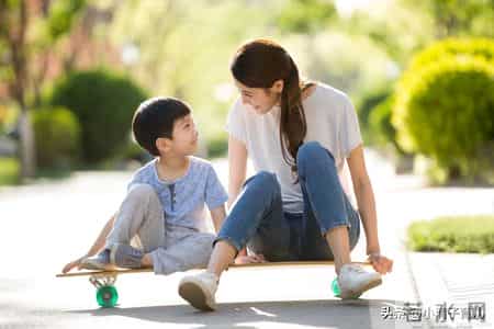 当父母忽视孩子的情感需求，养出长期缺爱的孩子