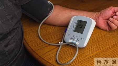 医生提醒：高血压患者长期吸烟酗酒，不到3年心脑血管或遭遇9损伤