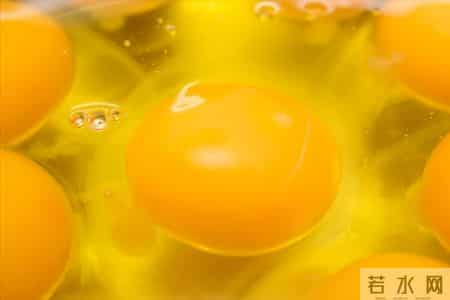 高血脂一口蛋黄不能吃？医生反复提醒：等身体出问题，后悔也晚了