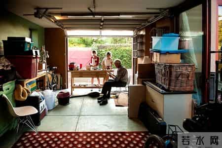 生活成本飙升！美国人扎堆回巢，独居老人养老难题意外破解