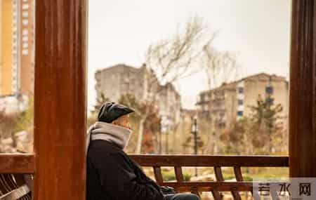 当你老了孤独一人，会跟子女一起住养老吗？听听过来人说的真心话