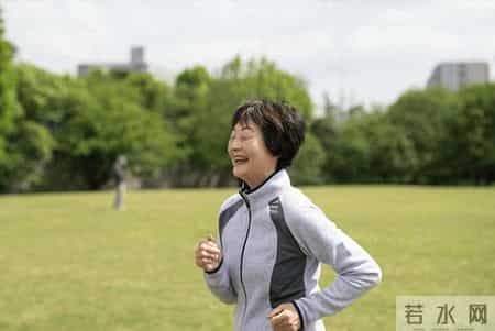 大妈因心脏病走了！医生：天冷宁愿躺一天，也别干这3事！