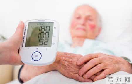 洗澡可能影响寿命！医生再次提醒：68岁以后，牢记洗澡3不要