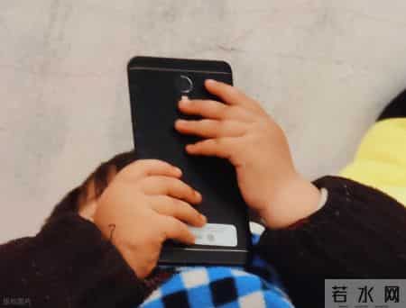 调查发现：每次睡前玩手机的人，不出几个月，睡眠或有5变化