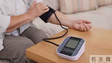 小寒过后，医生提醒高血压患者：宁可天天玩手机，也别忽视这5点