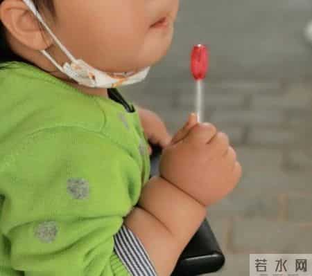 孩子说要吃糖，你说“先吃饭才给”，这是在教孩子向世界妥协