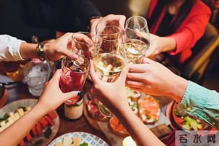 医生研究发现-每日饮酒的糖尿病人，多数临近64岁或有7种异样