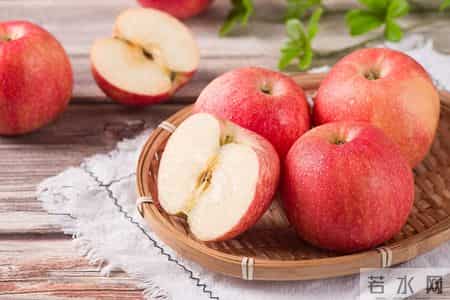 你有睡前吃苹果的习惯吗？医生指出：睡前吃苹果，这4个好处明显