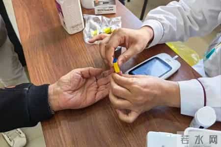 糖尿病加重的5个信号！医生：一旦出现就要重视，千万别拖延了