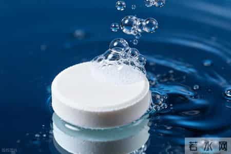 假牙戴一段时间就不好用了，这些养护方式让假牙用的更久，更舒服