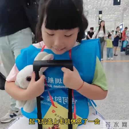 原来小孩自己坐飞机这么安全！