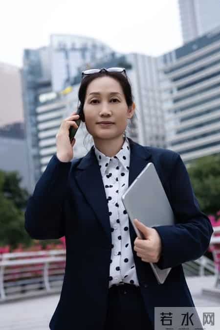 一位香港女大佬的话说透“人性”