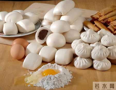 糖尿病最该戒掉的5种食物：不是馋嘴，是它们真的在“拖垮血糖”