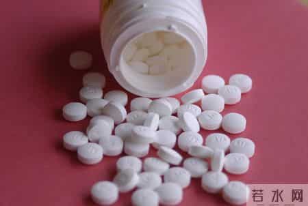 老人吃氯吡格雷要留心！知名医生：和它同服，可能引发致命性出血