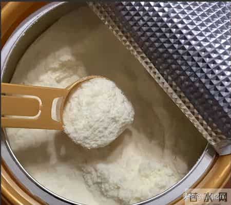 知名奶粉爆雷，含致病菌隐患威胁孩子健康，很多家庭仍在使用