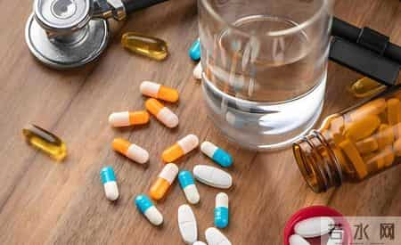 血脂达标不用吃阿托伐他汀？专家研究：高危人吃了有助于防心梗