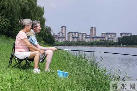 当你老了孤独一人，会跟子女一起住养老吗？听听过来人说的真心话