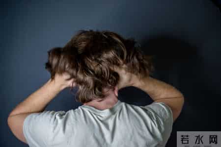 酒瘾再大也得戒！医生调查提醒：身体有这5种表现，最好把酒戒了