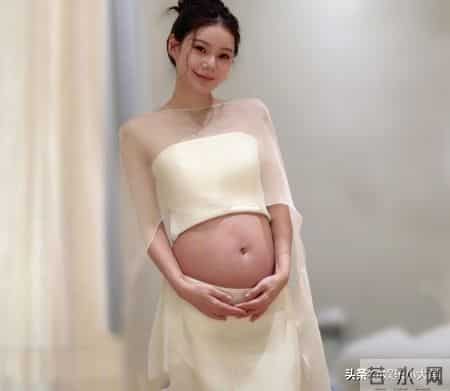 马筱梅分享孕期写真高光时刻！肚大如箩，依旧美得发光！