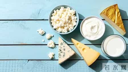 牛奶再次被关注！医生发现：高血脂人常喝牛奶，或出现这些变化