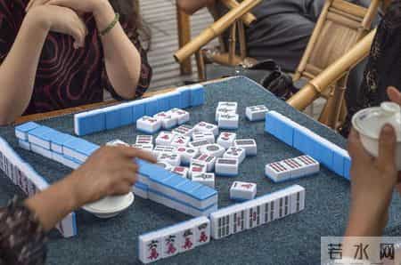 老年人要戒烟吗？医生告诫：60岁以后的老人，吸烟牢记3不吸