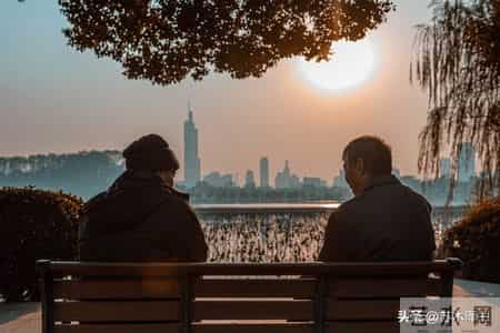 82岁老人临终劝告：有三种养老方式千万不要选，宁愿孤独也别后悔