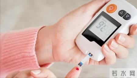 多项研究发现：每日饮酒的糖尿病人，多数临近65岁或有5种异样