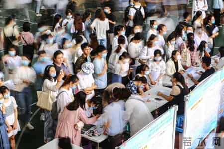 日薪最高5000元 AI人才K型分化 职场人该何去何从