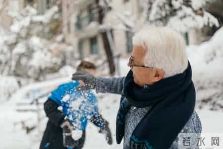 天气寒冷，医生告诫脑梗患者：不想脑出血，出门这些事一定注意