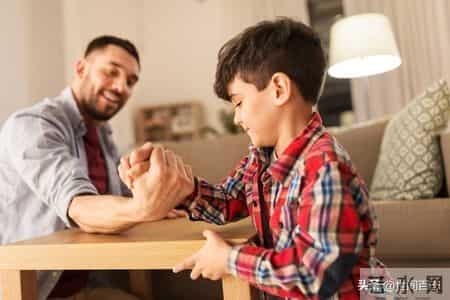 聪明爸爸都在学：育儿必修课，每天问孩子6个问题，不费嘴见效快