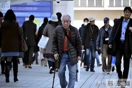 日本早已普及65岁退休，然而政策实施后，最终却被证明是失败的