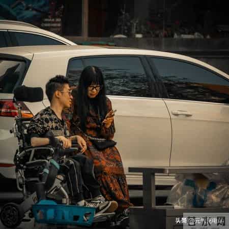 我落魄时遇见她：从此人间值得