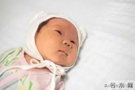 宝宝睡觉总惊跳？别慌！这是大脑在“长个儿”