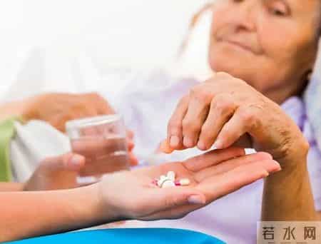 钙片再次成为关注中心！医生发现：吃钙片后，千万多留意这4点！