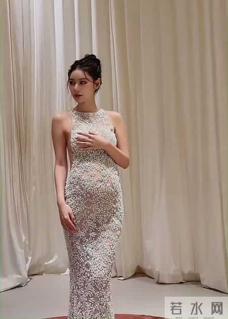 马筱梅拍孕晚期写真照，胃口好但四肢纤瘦，一顿饭五菜三汤一水果