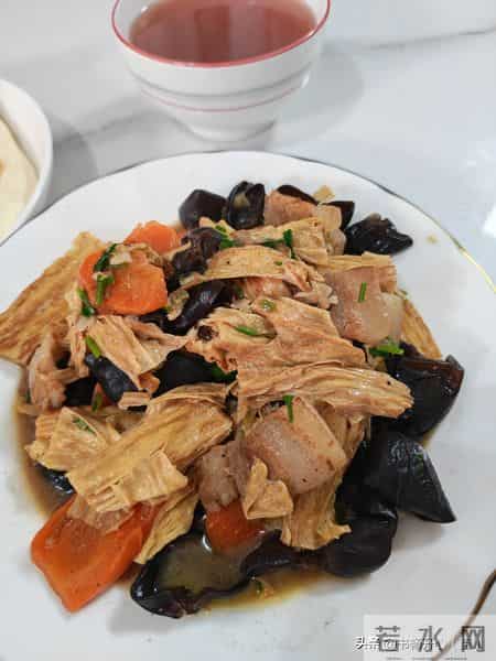 年关将至，有钱没钱，宝妈的餐桌从不愿凑合，一顿家常饭