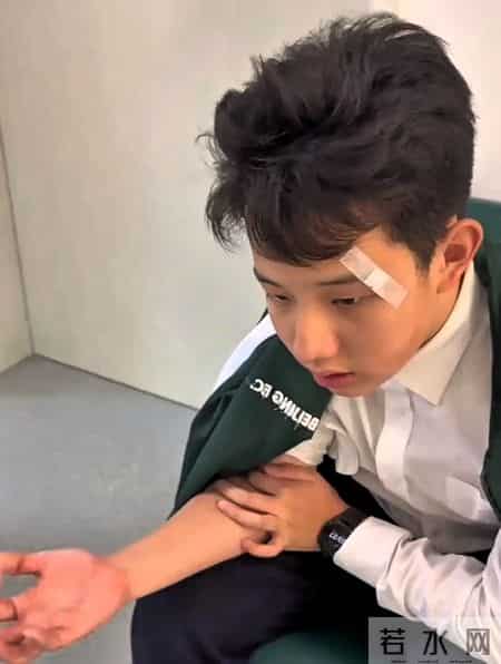 关凌深夜致歉儿子：一失手缝四针的愧疚，藏着天下父母育儿必修课
