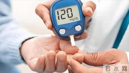 多项研究发现：每日饮酒的糖尿病人，多数临近65岁或有5种异样