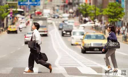 不生育算自私吗？打工人连 8 小时双休都成奢望，拿什么养孩子？