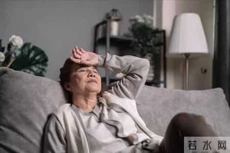 医生再次提醒：老年人宁可多起几次夜，也不要随便在睡前做这几事