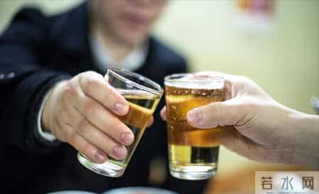 高血压一口酒都不能喝？医生怒斥：高血压还喝这5样，不要命了