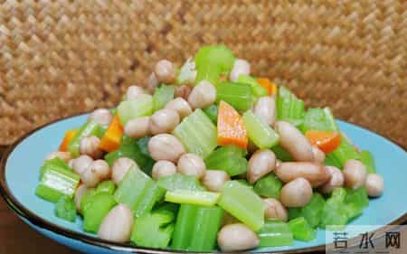 42岁女性患上高血脂，天天吃芹菜，2个月后复查，医生：你咋做到