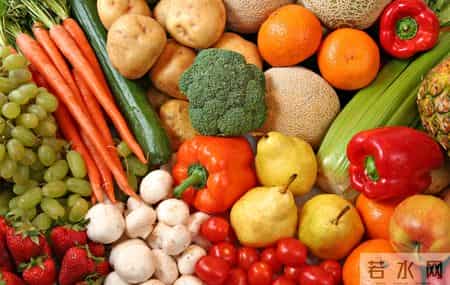 高血压最该戒掉的4种食物：不是馋嘴，是它们真的在“拖垮血压”