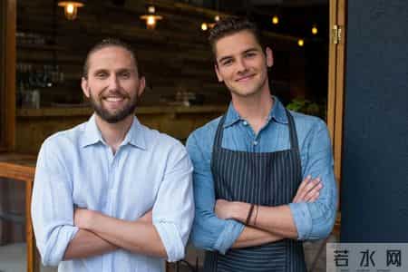 面板店老板招了名帅小伙，他吃苦能干，后来发现小伙竟是未来女婿