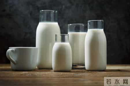 糖友喝牛奶最佳时间：早上喝还是睡前喝？喝错了，血糖越喝越不稳